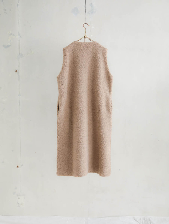 ユニバーサルティシュ　フレンチスリーブショートベスト　アイボリー ボア ユニバーサルティシュ フレンチスリーブショートベスト アイボリー