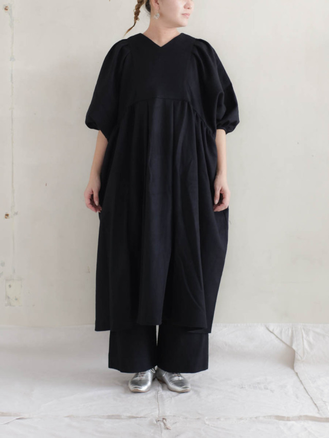 UNIVERSAL TISSU ウールカシミヤビーバータックギャザーワンピース