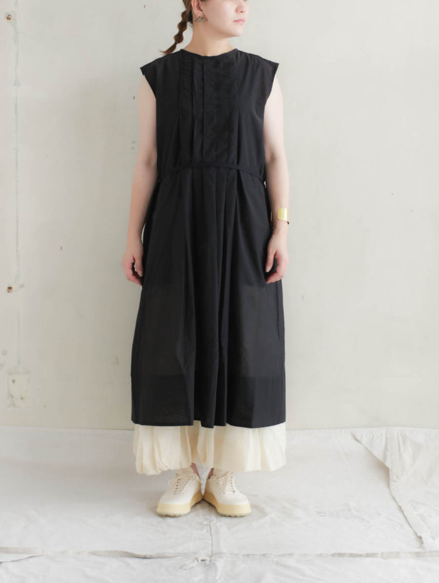 Veritecoeur ヴェリテクール / ノースリーブタックワンピース BLACK 