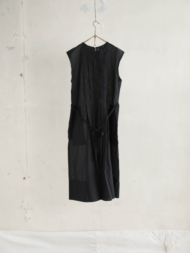 Veritecoeur ヴェリテクール｜ノースリーブタックワンピース BLACK 