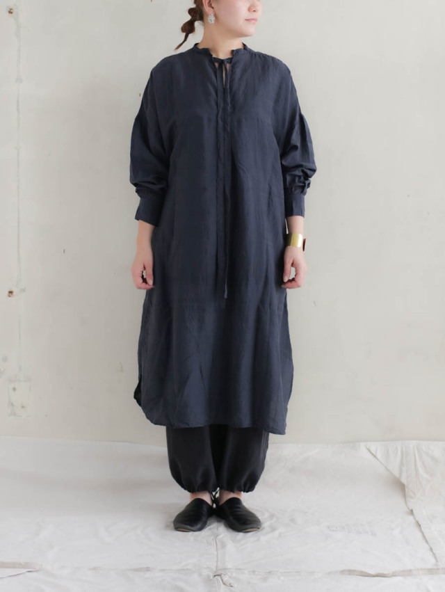 Veritecoeur ヴェリテクール / シックシルクスタンドカラーワンピース  