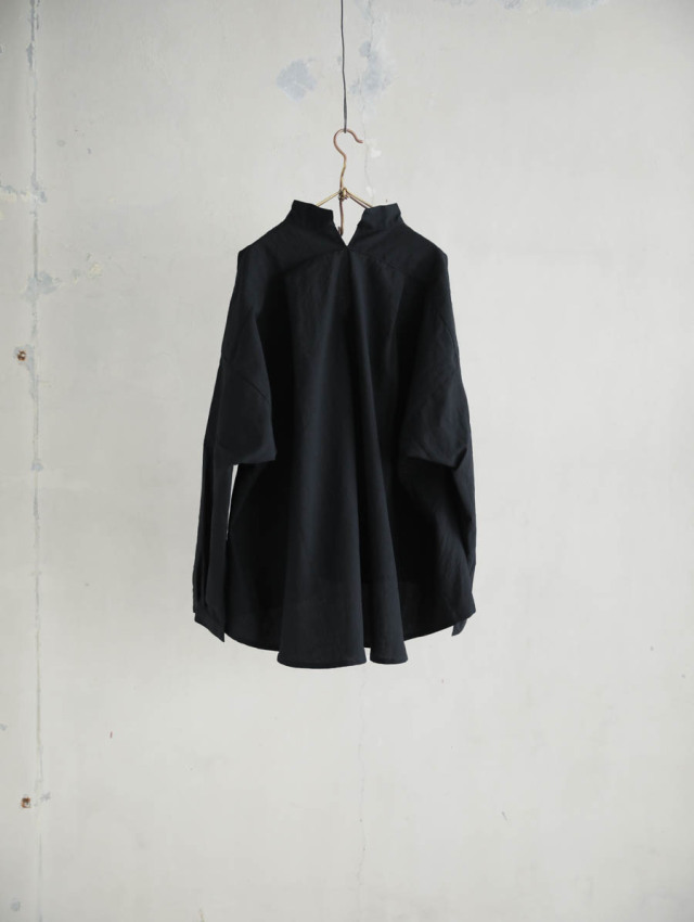 Veritecoeur ヴェリテクール｜スキッパーブラウス BLACK