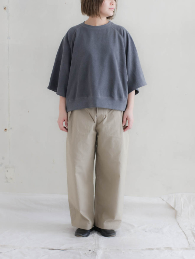 Veritecoeur ヴェリテクール｜C/Nタックパンツ KHAKI BEIGE