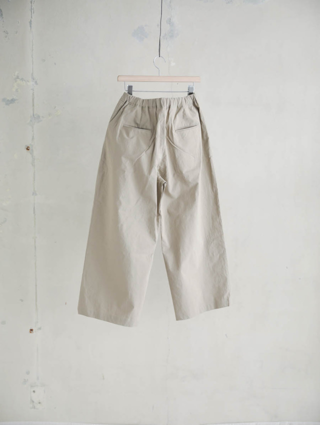 Veritecoeur ヴェリテクール｜C/Nタックパンツ KHAKI BEIGE
