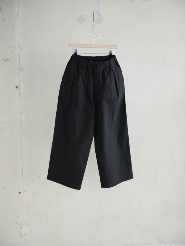 Veritecoeur ヴェリテクール｜C/Nタックパンツ SUMIBLACK