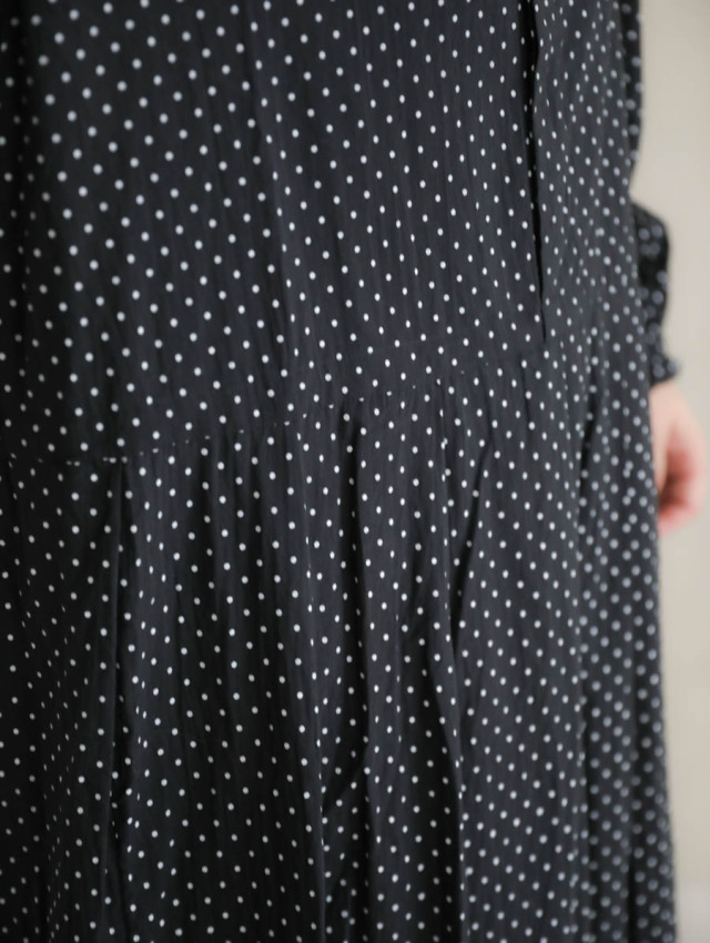 Veritecoeur ヴェリテクール｜ドットフリルワンピース（ブラック