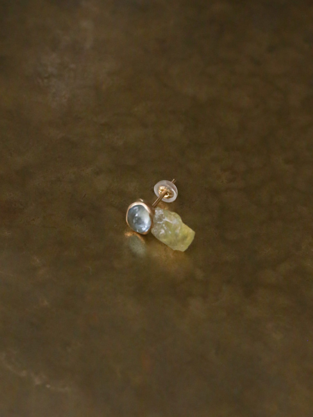 yasuhide ono ヤスヒデオノ / 台座付きと原石のピアス 片耳 ナチュラル 