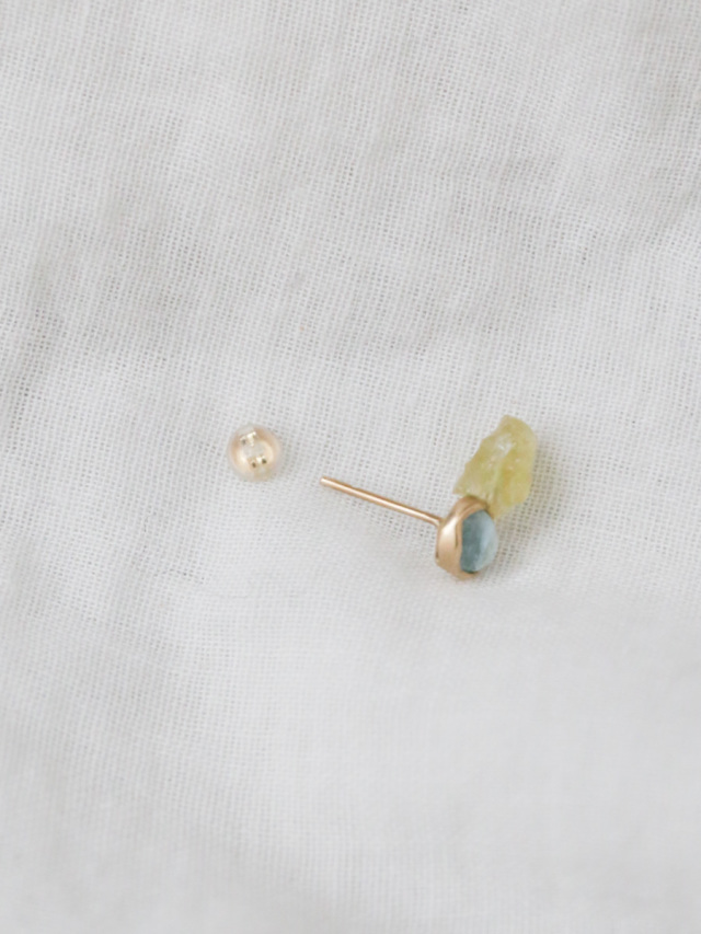 yasuhide ono ヤスヒデオノ / 台座付きと原石のピアス 片耳 ナチュラル 