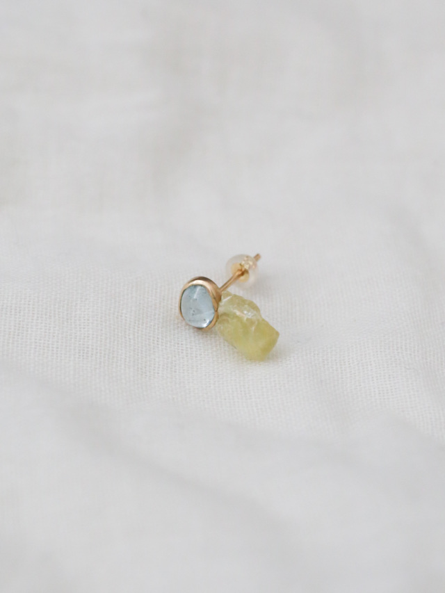 yasuhide ono ヤスヒデオノ / 台座付きと原石のピアス 片耳 ナチュラル 