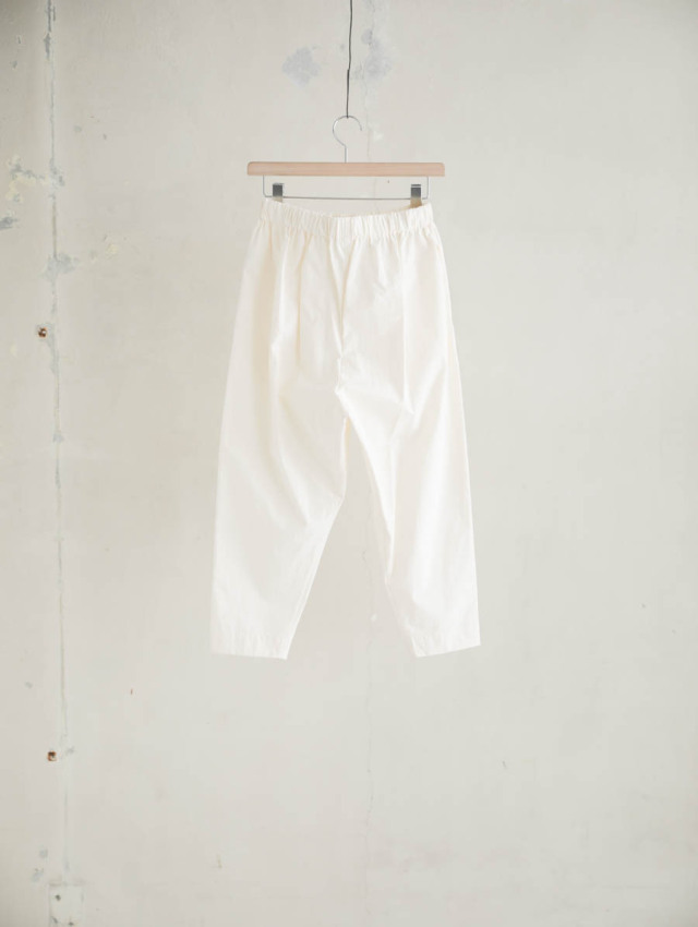 Yoli ヨリ｜コットンテーパードパンツ（ホワイト）