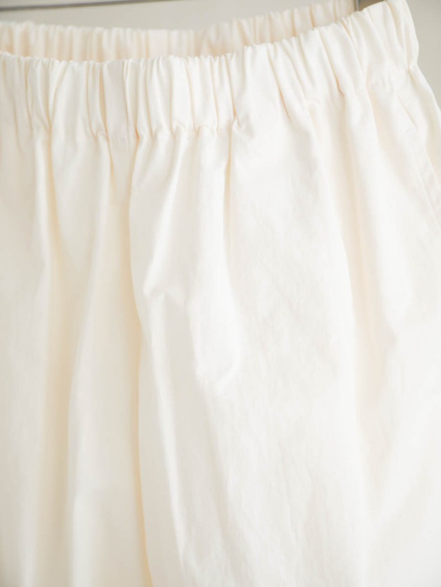 【美品】yoli ヨリ コットンテーパードパンツ ホワイト 美品】yoli ヨリ コットンテーパードパンツ ホワイト Yoli