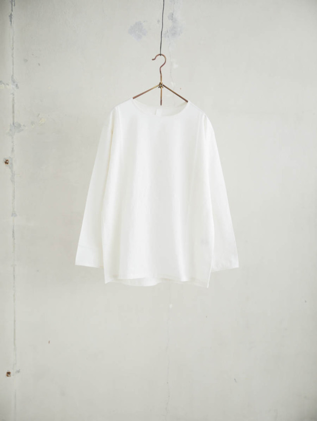 定価22,000円 新品タグ付き☆yoli シンプルフリルブラウス オフ