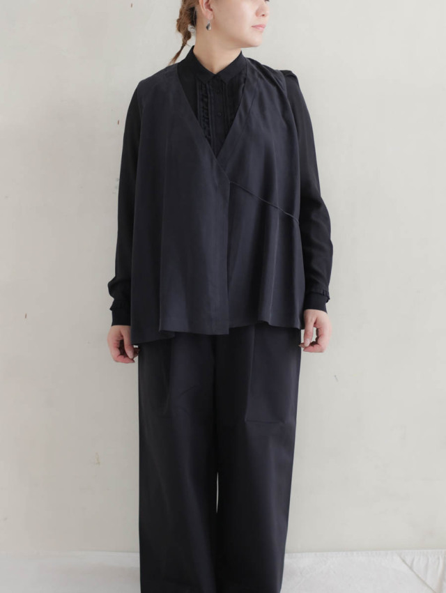 yoli シルクラップベストBLACK