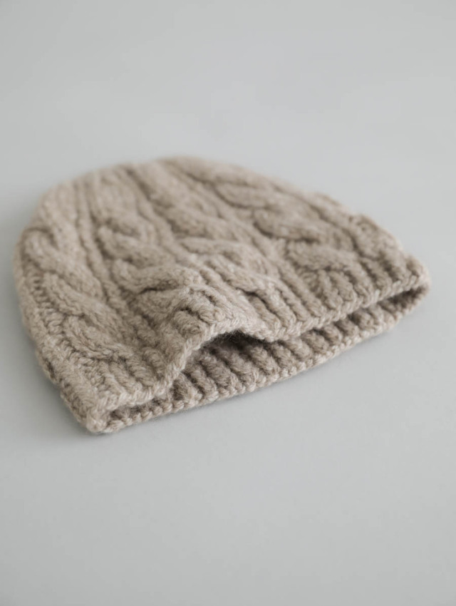 美品　yourwear　ニット帽 カシミヤケーブルニットキャップ100% ウールカシミヤケーブルニットキャップ(hand knit)／マーブルグレイ