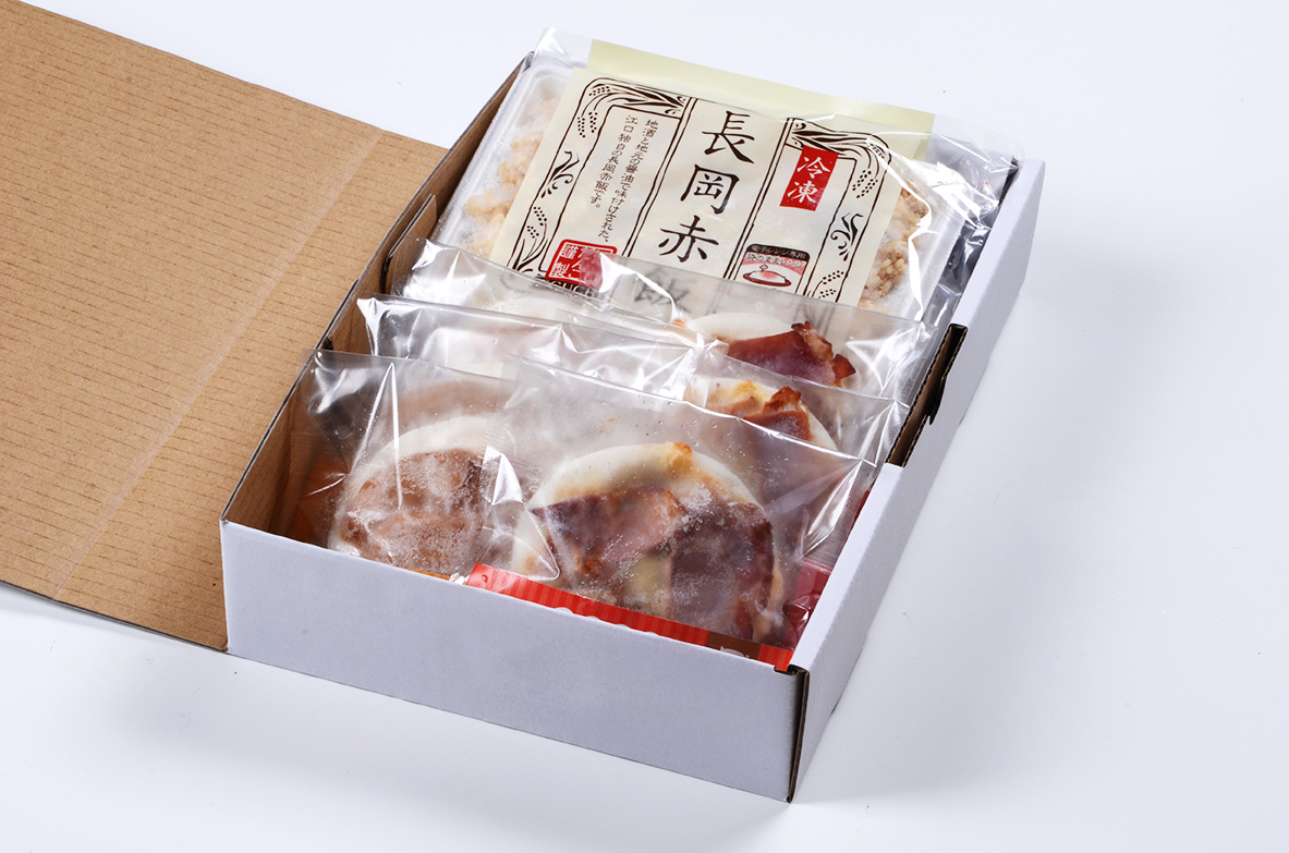 だんご屋PIZZA（みたらしベーコン味・りんごマスカルポーネ・煮菜チーズ）と長岡赤飯