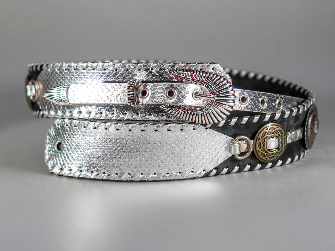 Dru Whitefeather OSDG Silver （本革ギターストラップ） Made in USA