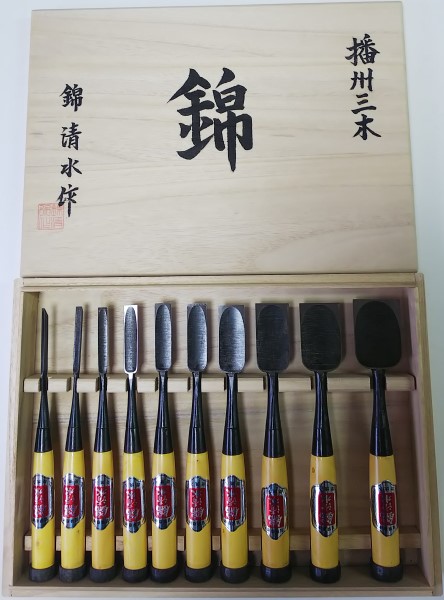 錦清水  たたきのみ、1寸4分、8分2本。箱付き 錦鏨製作所 錦清水 木成追入鑿 グミ柄 10本組 桐箱