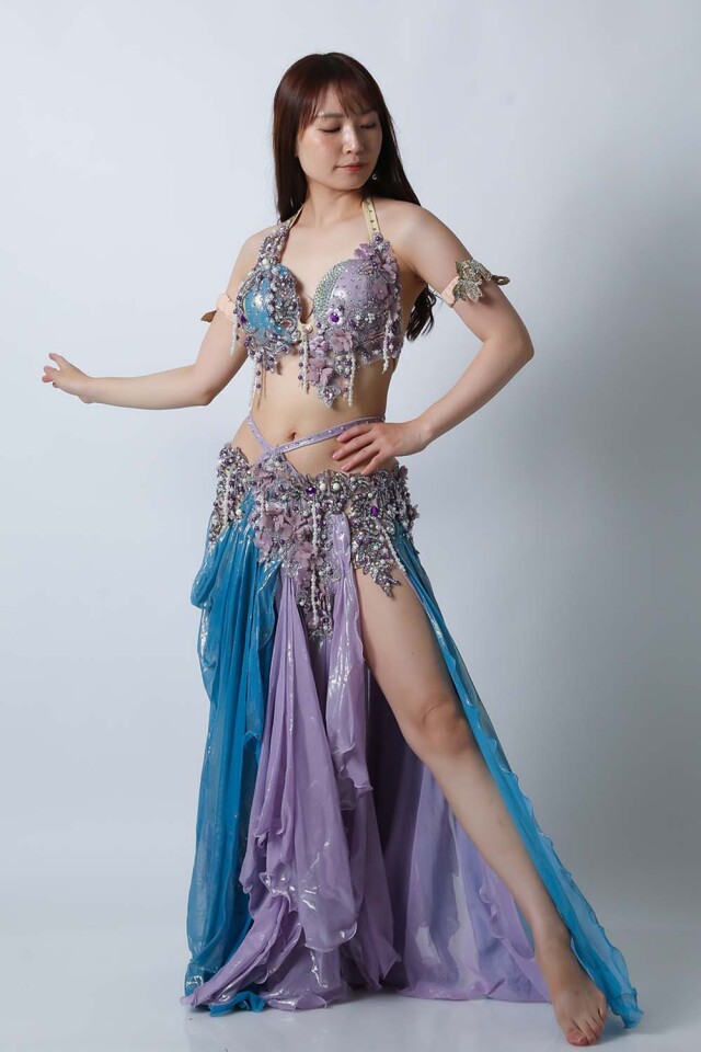 エジプト製【Amr】ベリーダンスコスチュームCF-COS-A338-1(水色、ラベンダー)【宅配便送料無料】発表会、イベントにお勧めです。
