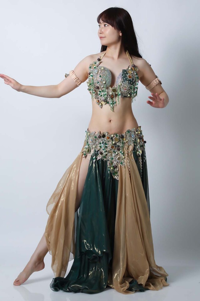 Amr☆エジプト製 ベリーダンス衣装 エジプト製 Amrデザイン オリエンタルブラ＆ベルト ゴールド