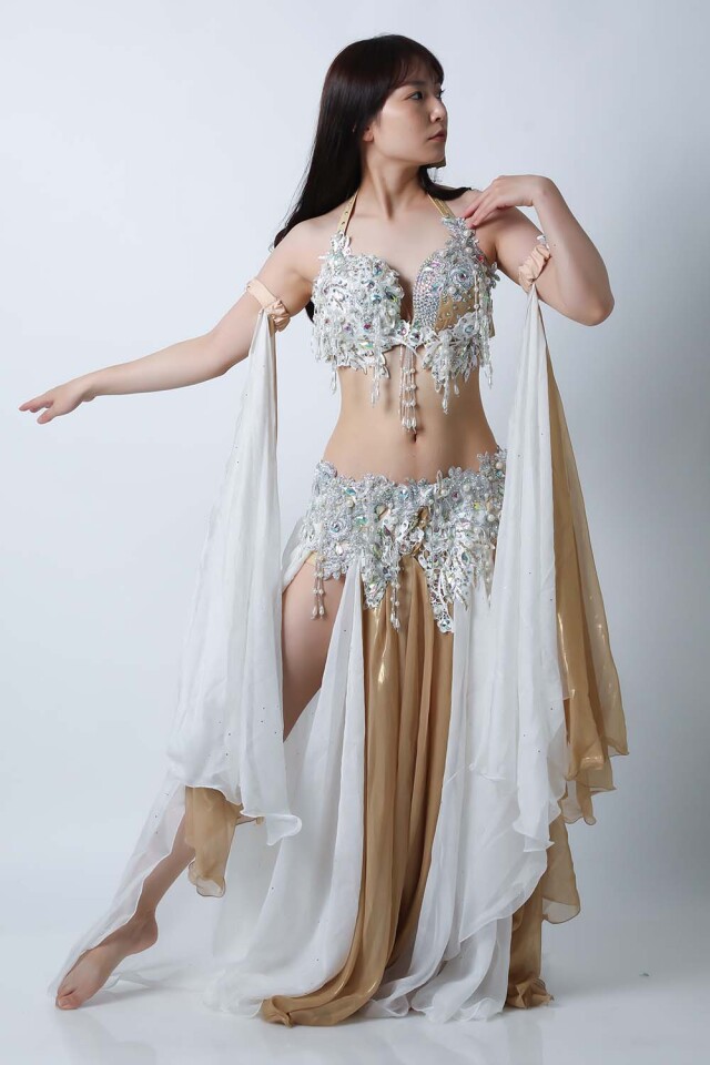エジプト製【Amr】ベリーダンスコスチュームCF-COS-A350-1(白、ブラウン)【宅配便送料無料】発表会、イベントにお勧めです。