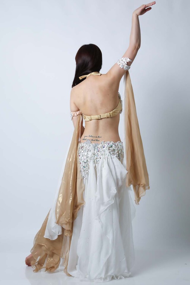 【新品】エジプト製ミルクティベージュ　ベリーダンスセットアップ 新品】エジプト製ミルクティベージュ ベリーダンスセットアップ ベリー