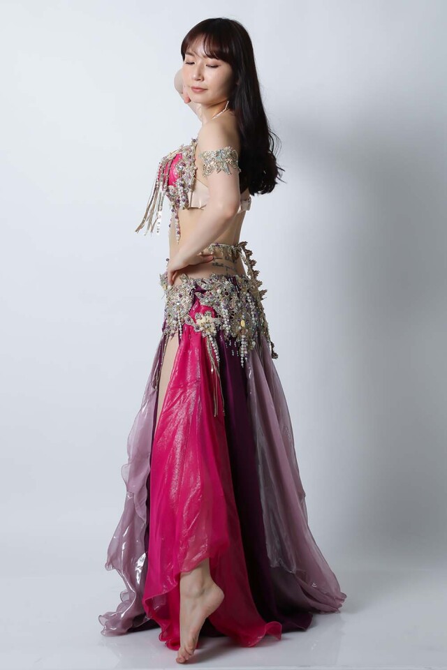 週末限定値下げ　Amr　ベリーダンス セットアップ ピンク 週末限定値下げ Amr ベリーダンス セットアップ ピンク - メルカリ