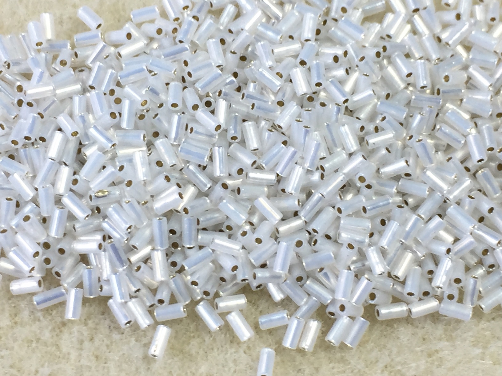 ミユキ 3mm竹 （ギルトラインオパール）