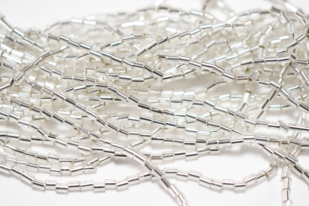 チェコ製 2mm竹 丸穴（シルバー＃78102） 糸通し