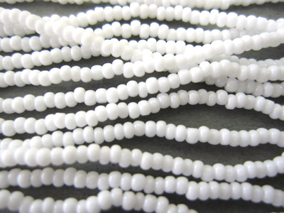 チョークホワイト（13/0）チェコ製シードビーズ シャーロット