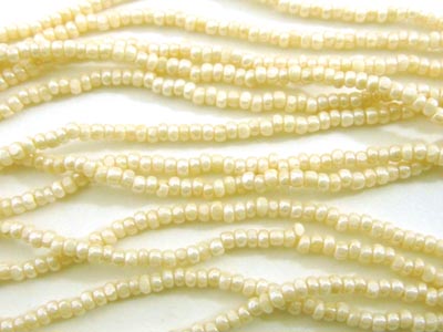 シャーロットビーズ 13/0 エッグシェル