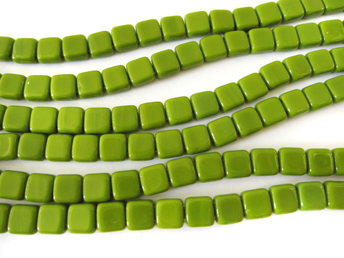 ★２ホール・タイルビーズ 6x6mm （オペイクオリーブ）