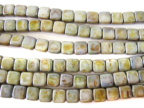 ★２ホール・タイルビーズ6x6mm （オペイクグリーン ラスター）