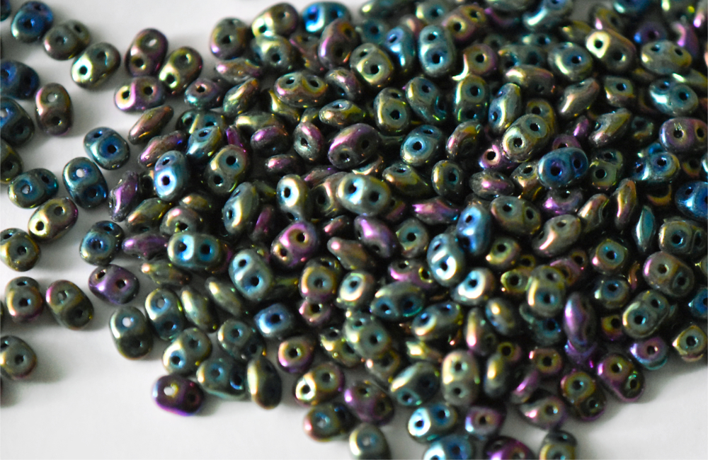 スーパーデュオビーズ　2.5x5mm （ジェットグリーンアイリス）