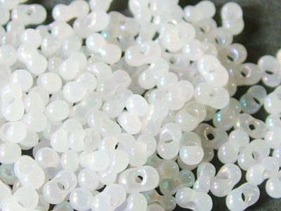 ファルファーレビーズ　2x4mm　アラバスターAB