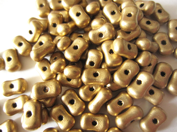 ファルファーレビーズ　3.2x6.5mm　ペールゴールド