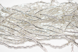 チェコ製 2mm竹 丸穴（シルバー＃78102） 糸通し