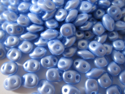 スーパーデュオビーズ　2.5x5mm（パステル ライトサファイア）