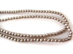 ガラスパール2mm マットシャンパン 糸通し 約147～150個/本