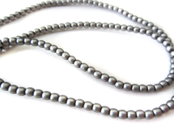ガラスパール2mm マットシルバー 糸通し 約147～150個/本