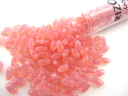 Rizoビーズ 2.5x6mm ローズ　 約22g/ケース
