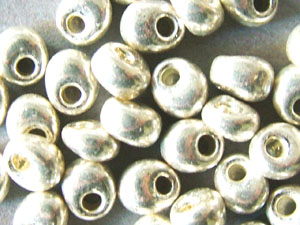 4mmマガタマ（シルバーメタリック）