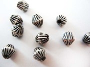 メタリックビーズ（ブラスピラミッド） 5ｍｍ　アンティークシルバー