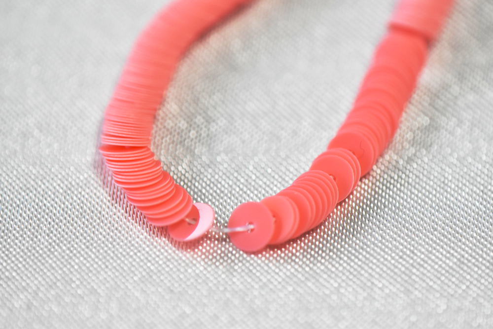 【糸通しスパンコール】 4mm平　ポーセリンローズ#6010（約1000枚）