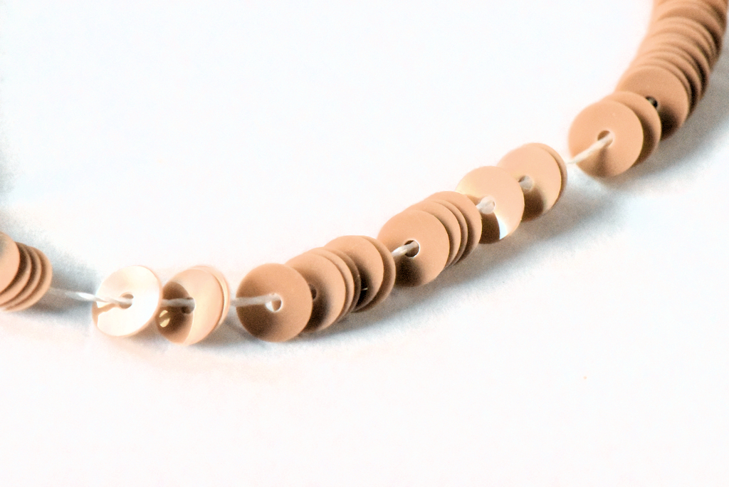 【糸通しスパンコール】 4mm平丸　ポーセリンミディアムマロン#6065