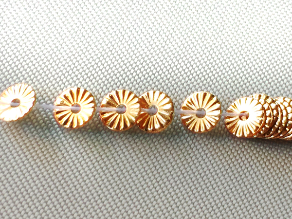 【糸通しスパンコール】 ソレイユ 4mm　メタリックイエローゴールドC2