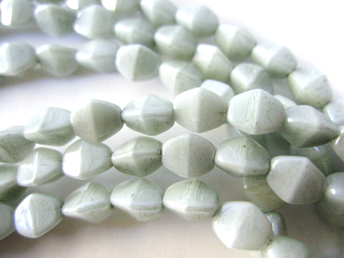 チェコ製 ピンチビーズ5ｍｍ　グリーンラスター/ホワイト