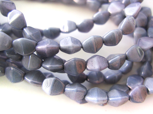 チェコ製 ピンチビーズ5ｍｍ　ブルーラスター/ホワイト