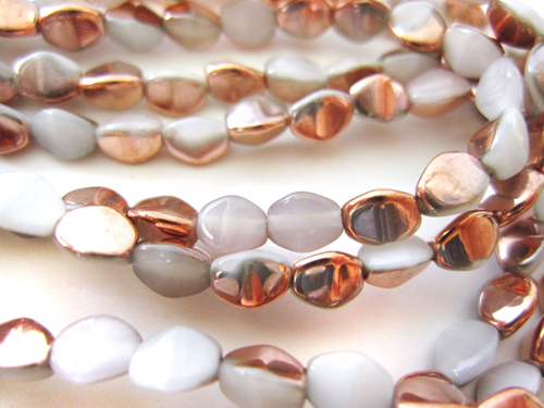 チェコ製 ピンチビーズ5ｍｍ　ゴールドカプリ/ホワイト