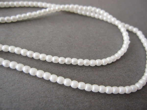 ガラスパール2mm マットホワイト 糸通し 約147～150個/本