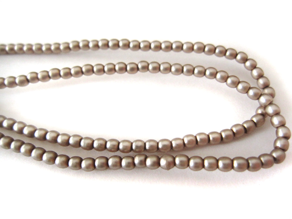 ガラスパール2mm マットシャンパン 糸通し 約147～150個/本